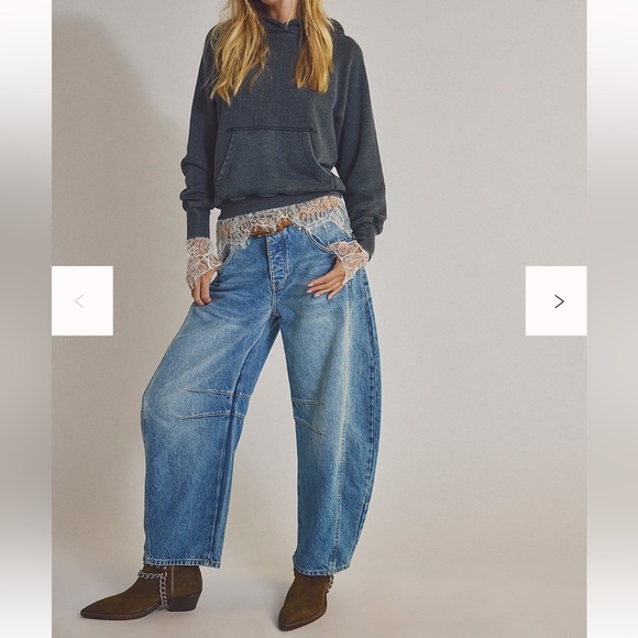 Free People We The Free Good Luck Mid-Rise Barrel Jeans 25 Ultra Light Beam NWT - Picture 1 of 6